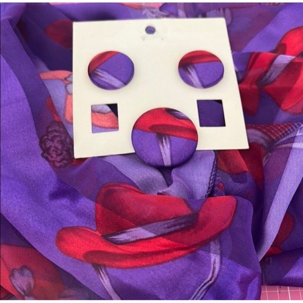Elegant  Scarf along with a set of Matching Earring and scarf clip